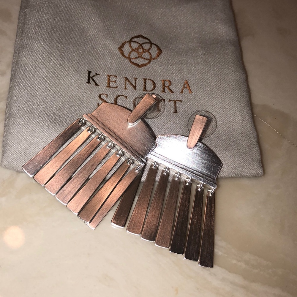 NWOT Kendra Scott Layne Earrings Silver